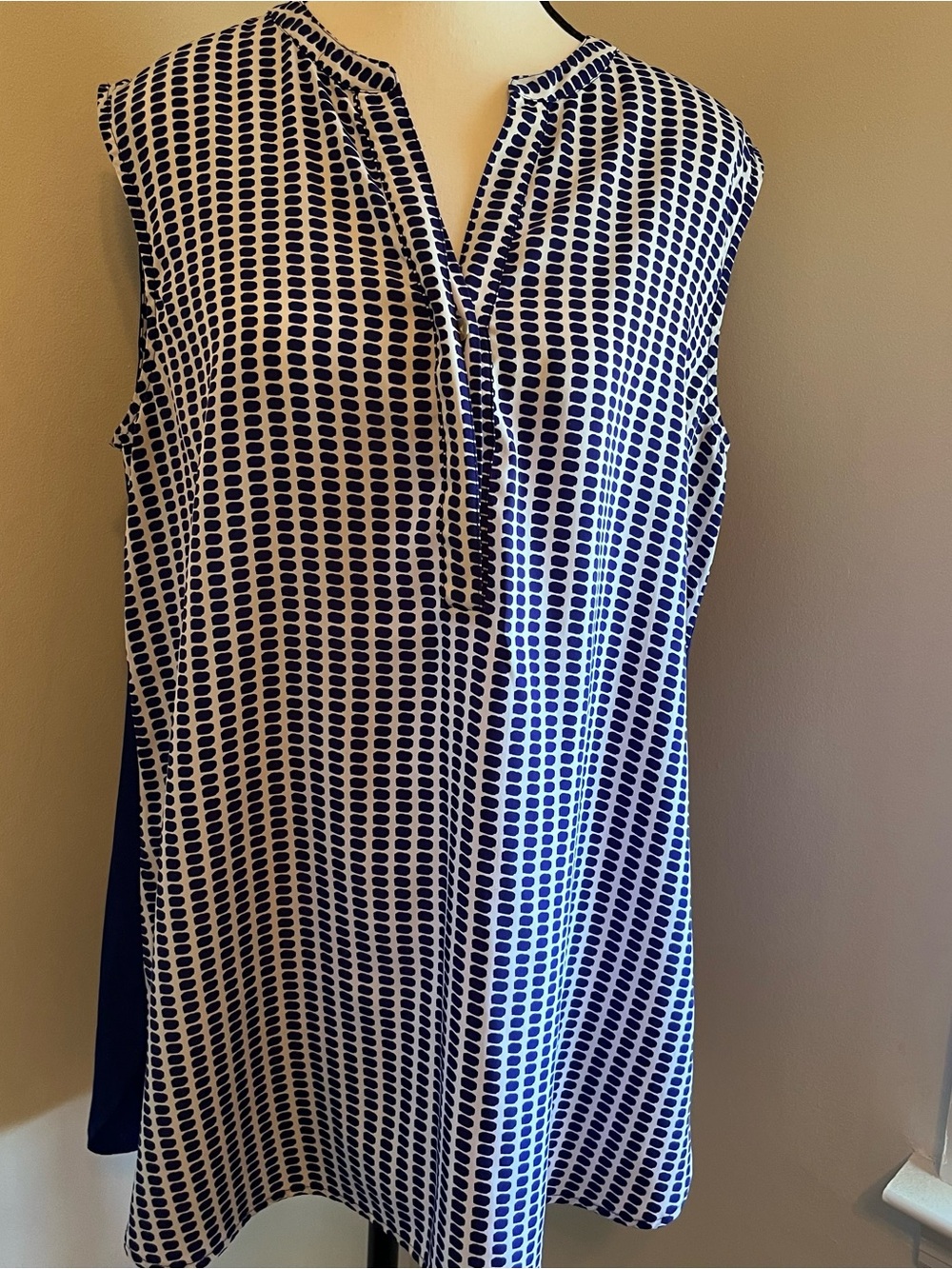 Chico's Sleeveless Blue and White Patterned Tunic Top